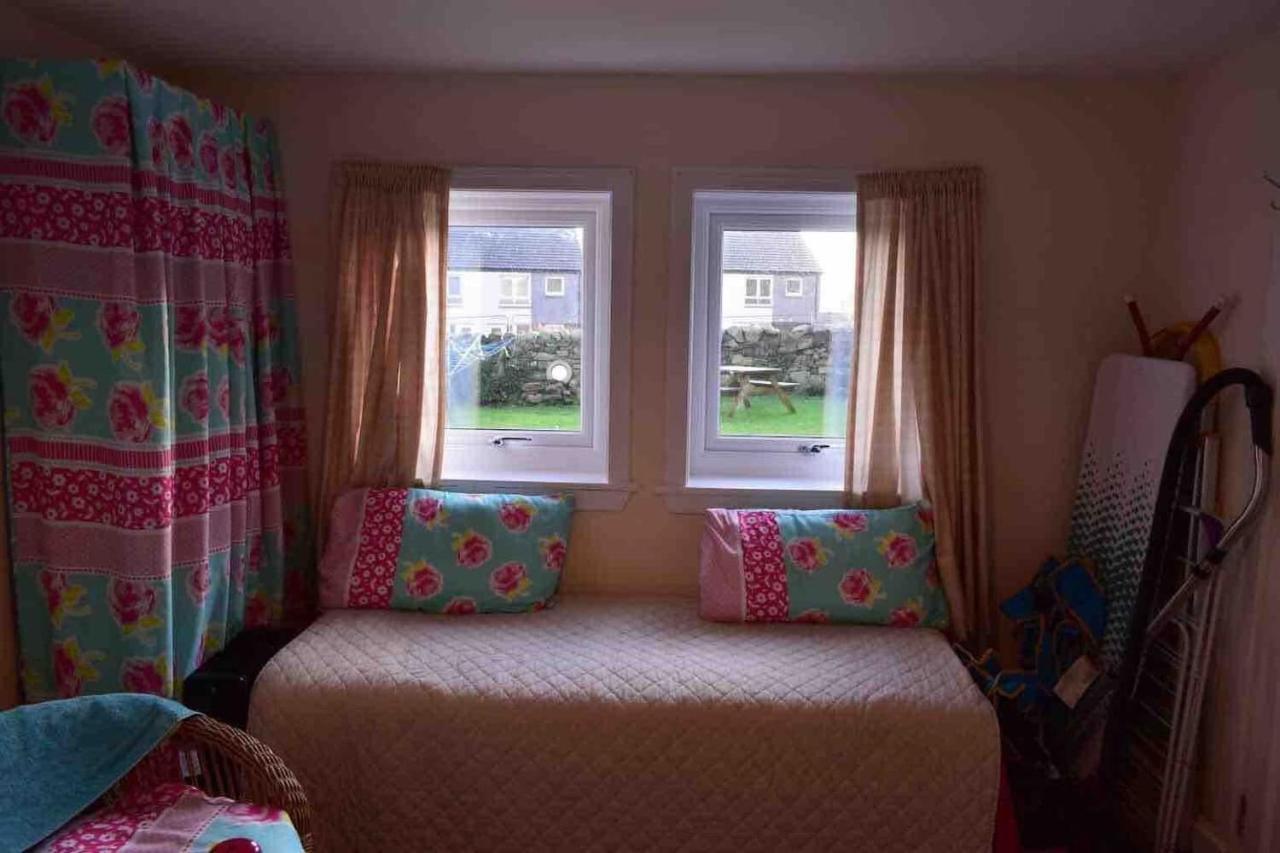 Quaint And Quirky Former Crofters Cottage In Port Ellen Exterior foto